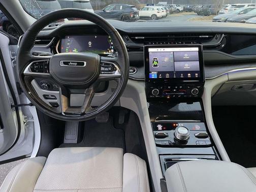 2022 Jeep Grand Cherokee 4xe Overland