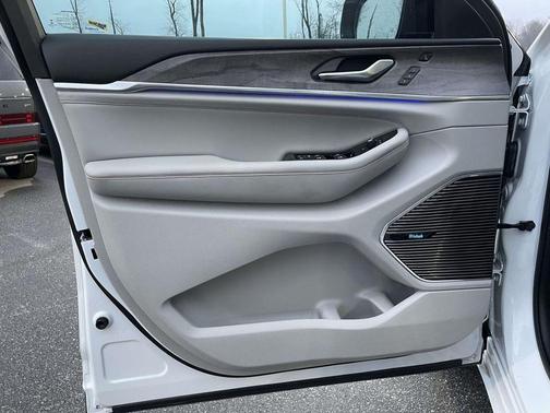 2022 Jeep Grand Cherokee 4xe Overland