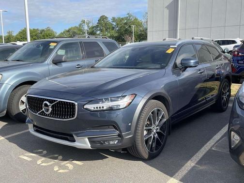 Denim Blue Metallic 2020 Volvo V90 Cross Country T6