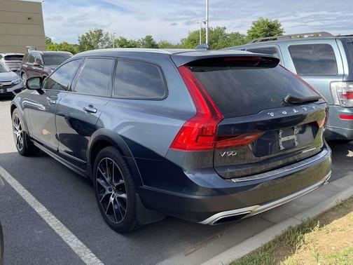 Denim Blue Metallic 2020 Volvo V90 Cross Country T6