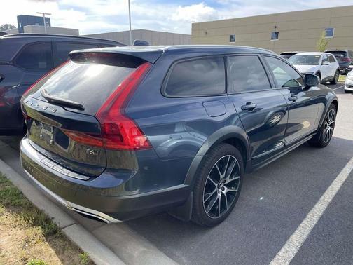 Denim Blue Metallic 2020 Volvo V90 Cross Country T6