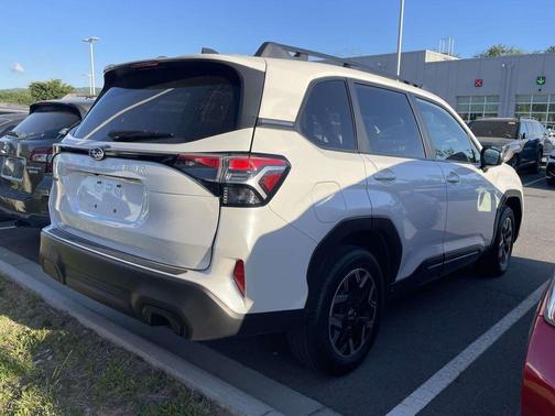 Crystal White Pearl 2025 Subaru Forester Premium