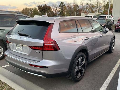 2026 Volvo V60 Cross Country B5 Plus