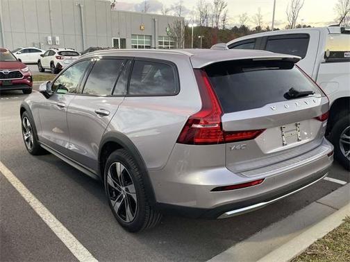 2026 Volvo V60 Cross Country B5 Plus