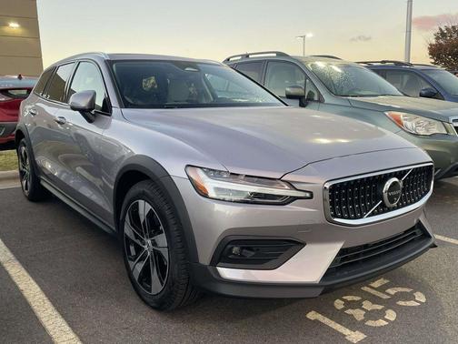 2026 Volvo V60 Cross Country B5 Plus