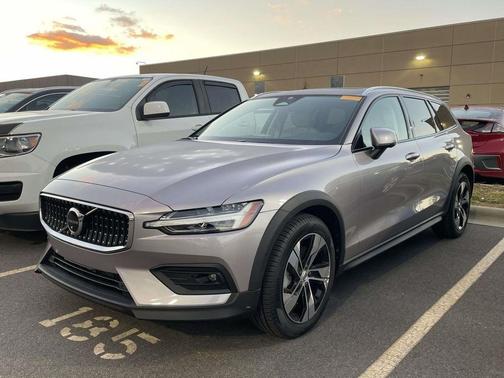 2026 Volvo V60 Cross Country B5 Plus
