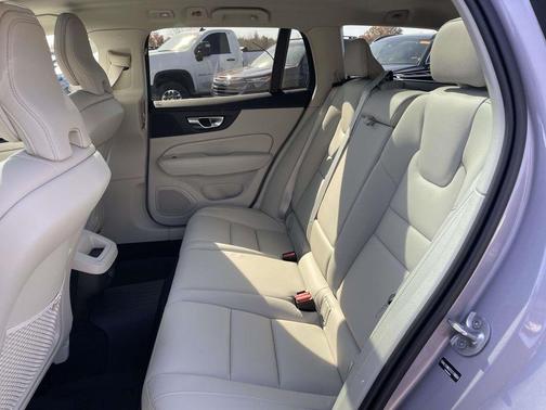 2026 Volvo V60 Cross Country B5 Plus