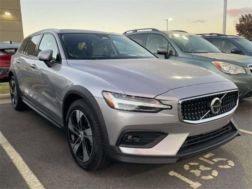2026 Volvo V60 Cross Country B5 Plus