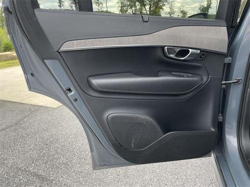 2023 Volvo XC90 Recharge Plug-In Hybrid T8 Ultimate Bright Theme 7-Seater