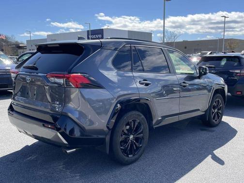 2022 Toyota RAV4 Hybrid SE