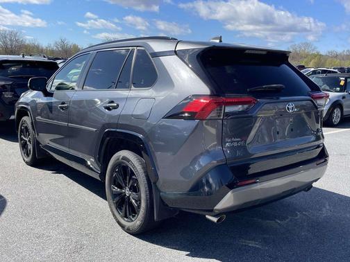 2022 Toyota RAV4 Hybrid SE