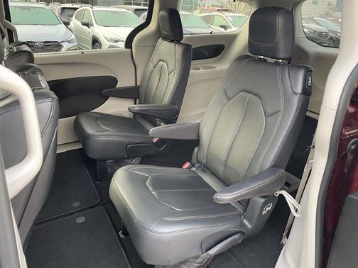 2017 Chrysler Pacifica Touring-L Plus