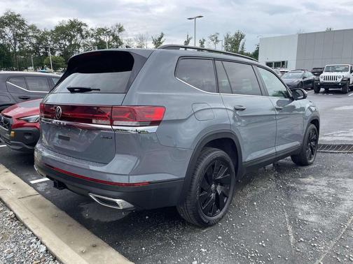 Pure Gray 2025 Volkswagen Atlas 2.0T SE