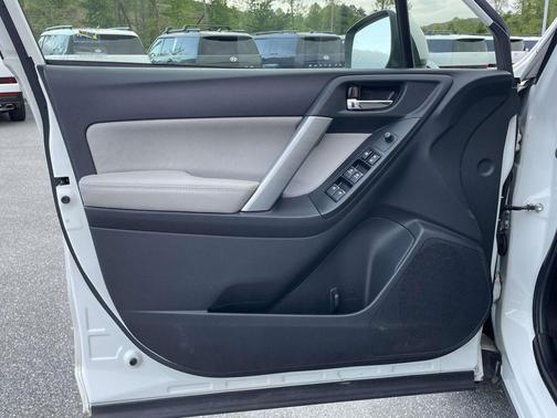 Crystal White Pearl 2018 Subaru Forester 2.5i Limited