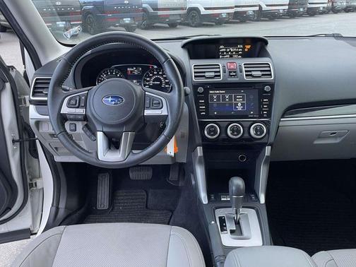 Crystal White Pearl 2018 Subaru Forester 2.5i Limited