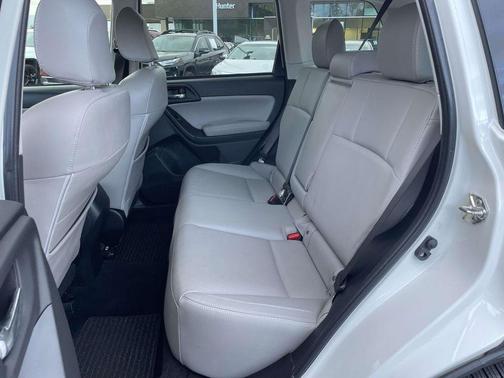 Crystal White Pearl 2018 Subaru Forester 2.5i Limited