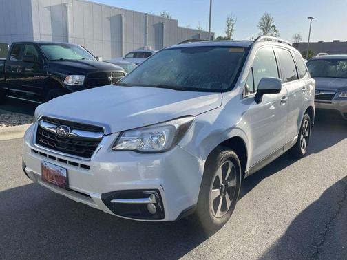 Crystal White Pearl 2018 Subaru Forester 2.5i Limited