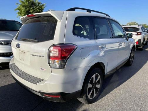 Crystal White Pearl 2018 Subaru Forester 2.5i Limited