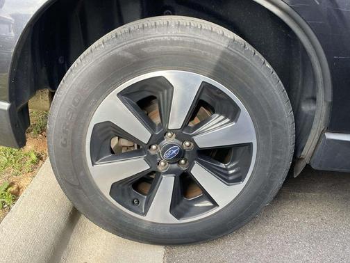 Dark Gray Metallic 2018 Subaru Forester 2.5i Premium