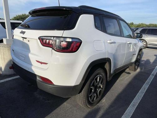 Bright White Clearcoat 2024 Jeep Compass Trailhawk