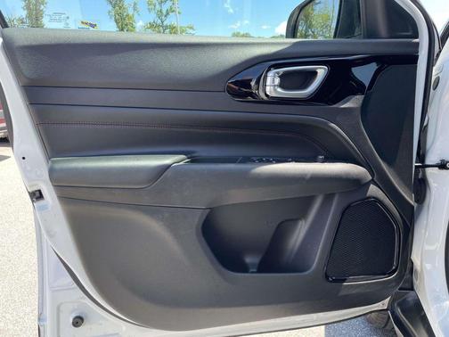 Bright White Clearcoat 2024 Jeep Compass Trailhawk