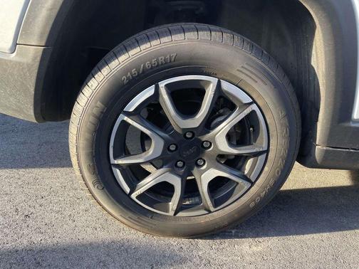 Bright White Clearcoat 2024 Jeep Compass Trailhawk
