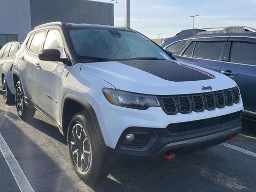 Bright White Clearcoat 2024 Jeep Compass Trailhawk