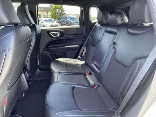 Bright White Clearcoat 2024 Jeep Compass Trailhawk