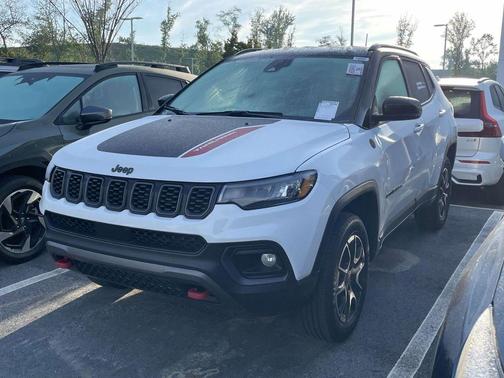 Bright White Clearcoat 2024 Jeep Compass Trailhawk