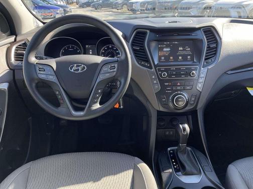 2018 Hyundai SANTA FE SE
