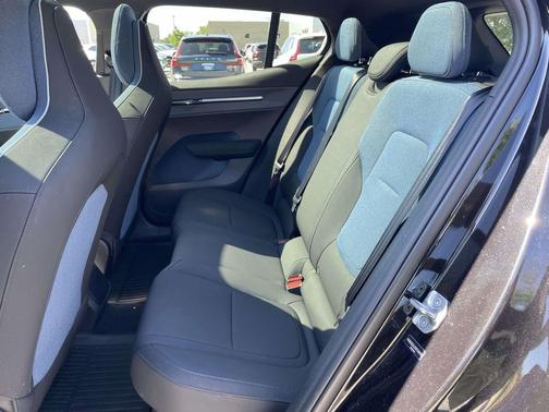 Onyx Black Metallic 2025 Volvo EX30 Twin Motor Ultra