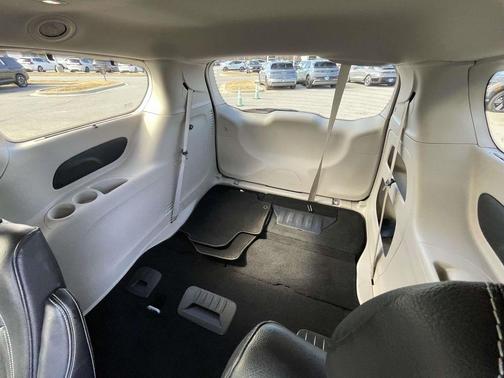 2022 Chrysler Pacifica Touring-L