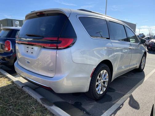 2022 Chrysler Pacifica Touring-L