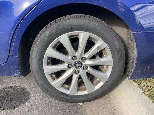 Blue Crush Metallic 2018 Toyota Camry LE