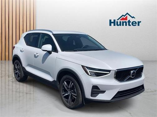 2023 Volvo XC40 B5 Core