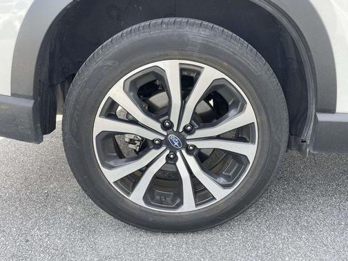 Crystal White Pearl 2023 Subaru Forester Limited