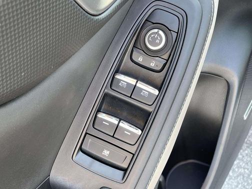 Crystal White Pearl 2023 Subaru Forester Limited
