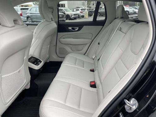 2024 Volvo XC90 B5 Plus Bright Theme