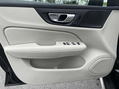 2024 Volvo XC90 B5 Plus Bright Theme