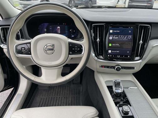 2024 Volvo XC90 B5 Plus Bright Theme