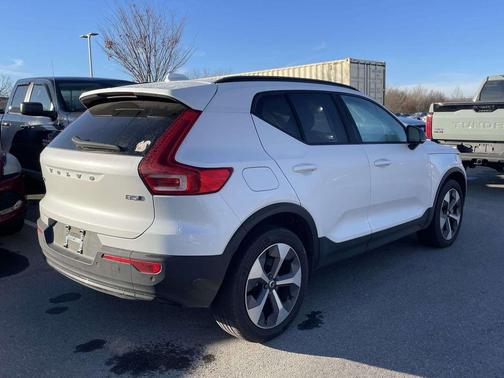 2024 Volvo XC40 B5 Plus Dark Theme