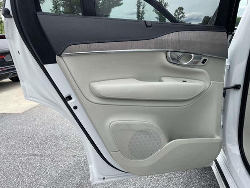 Crystal White Metallic 2024 Volvo XC90 B6 Ultimate Bright Theme 7-Seater
