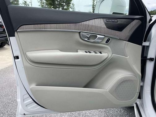 Crystal White Metallic 2024 Volvo XC90 B6 Ultimate Bright Theme 7-Seater