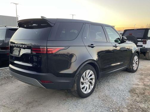 2024 Land Rover Discovery P300 S