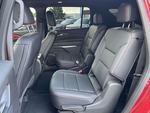 Radiant Red 2025 Chevrolet Traverse Z71