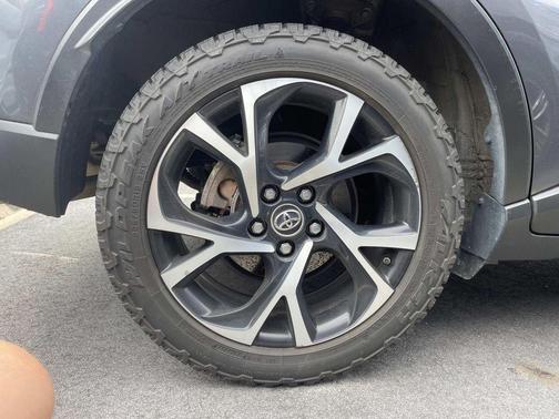 Magnetic Gray Metallic 2018 Toyota C-HR XLE
