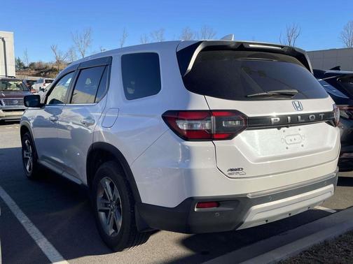 2023 Honda Pilot EX-L 8-Passenger