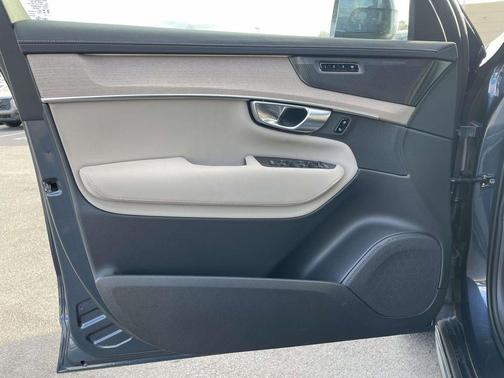 2025 Volvo XC90 PLUS