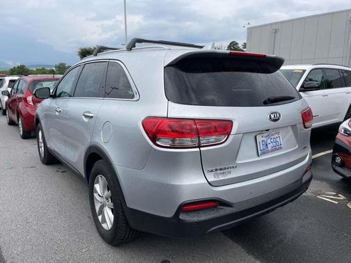 Sparkling Silver 2017 Kia Sorento LX