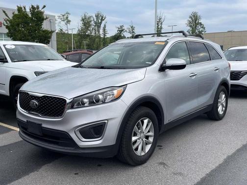 Sparkling Silver 2017 Kia Sorento LX
